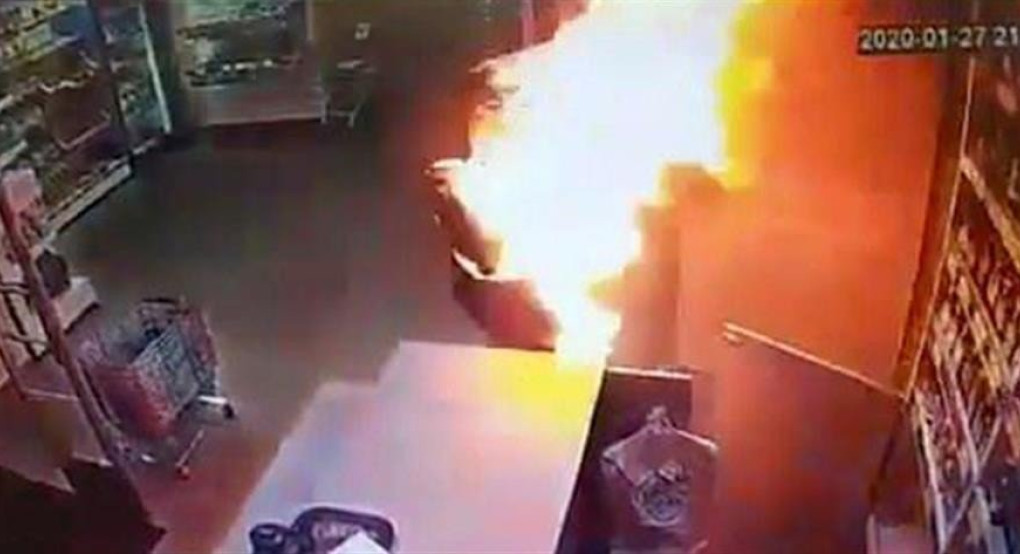 Περιέλουσε με πετρέλαιο τη σύντροφό του και της έβαλε φωτιά 