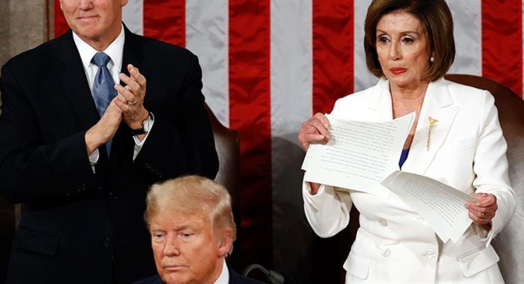 Βίντεο: Η Πελόσι σκίζει το λόγο του Τραμπ