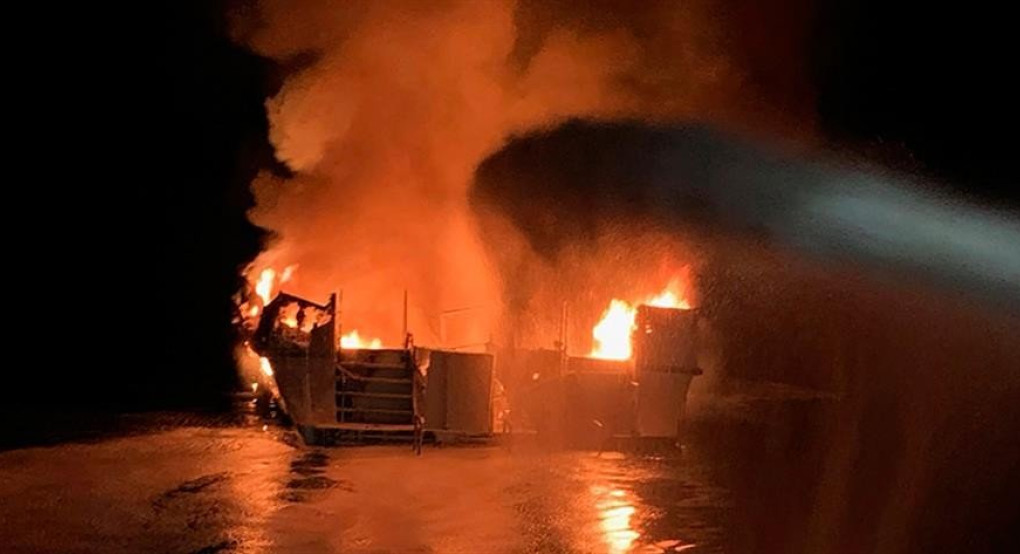 Φωτιά σε πλοίο στο Πέραμα