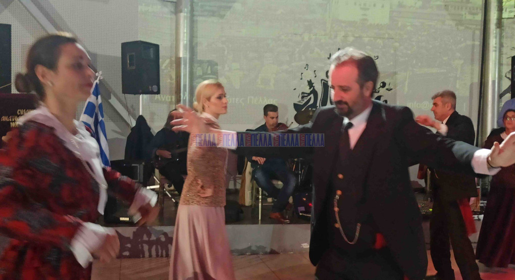 Ένα μοναδικό βαλς που πλημμυρίζει την ατμόσφαιρα