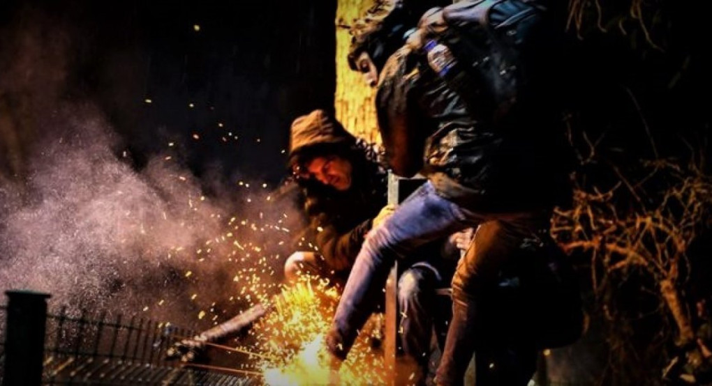 «Έσπασε» η άμυνα στον Έβρο: Πέρασαν 400 αλλοδαποί στο ελληνικό έδαφος - Κινείται ο Ελληνικός Στρατός (upd 2)