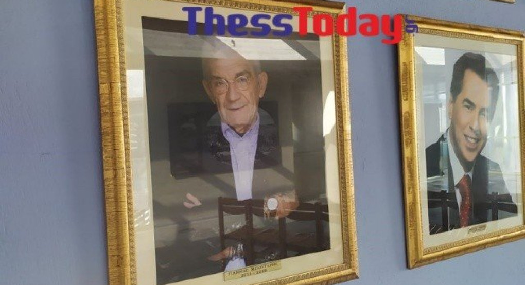 “Κρέμασαν” τον Γ. Μπουτάρη στο Δημαρχείο Θεσσαλονίκης! (ΦΩΤΟ)