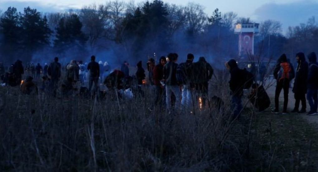 Κυβερνητικές πηγές για τα μηνύματα που έχουν σταλεί από την ελληνική κυβέρνηση σε χιλιάδες ξένα κινητά που βρίσκονται στα ελληνικά σύνορα 