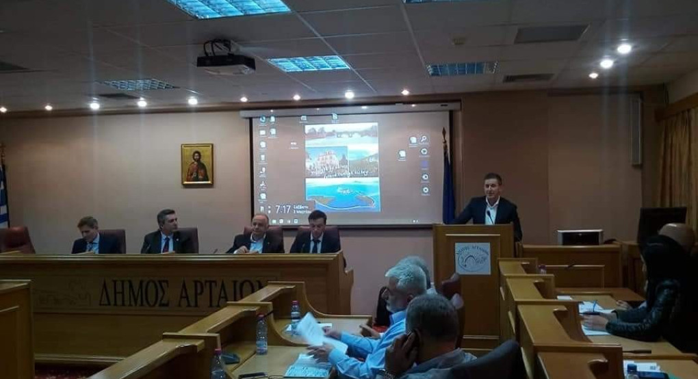 Δημήτρης Μπινος: 'Η εσωστρέφεια συνεχίζεται' 