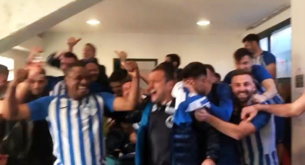 Πρωταθλητής Γ εθνικης ο Αλμωπός: Το γιόρτασαν στα αποδυτήρια!!  