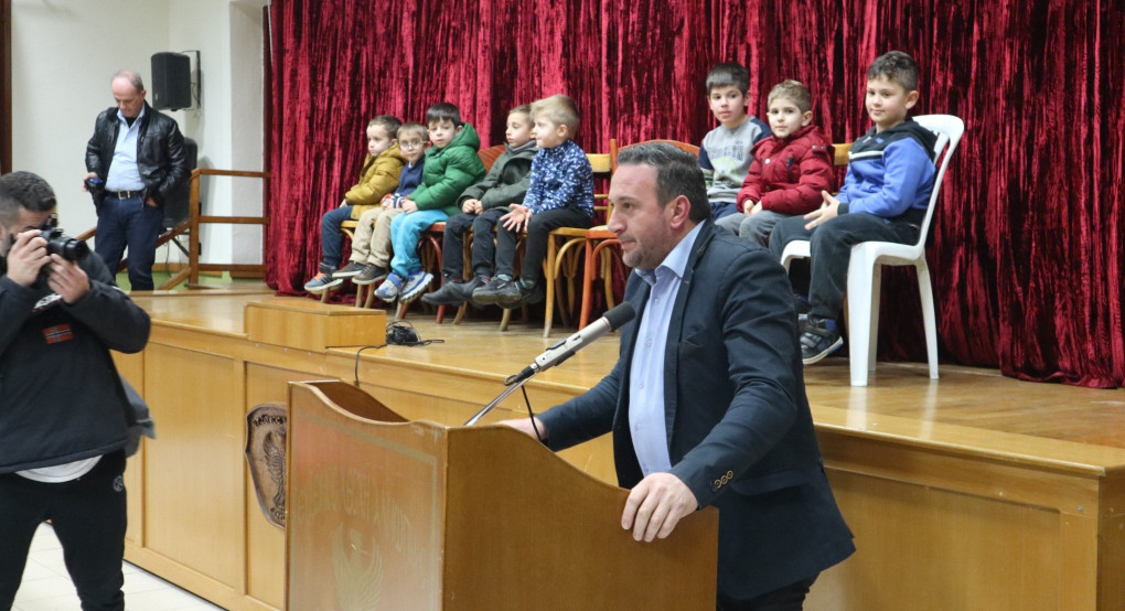 Δίπλα στον Αλμωπό ο Δήμαρχος...η προτροπή προς τα παιδιά 