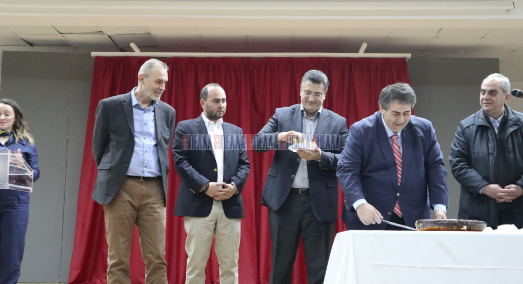 Με τον Απόστολο Τζιτζικώστα η κοπή της πίτας στην Περιφερειακή Ενότητα Πέλλας