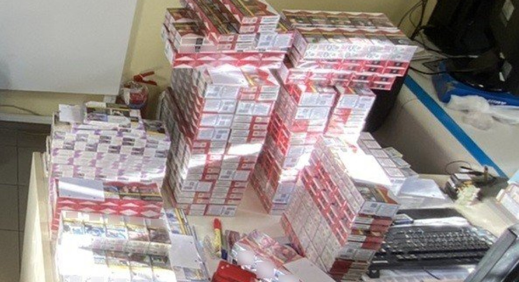 Είχε στο όχημα του πάνω από 2.400 κλεμμένα πακέτα τσιγάρων