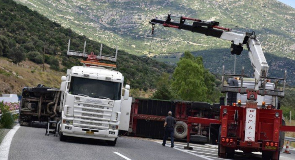 Νταλίκα «δίπλωσε» στην εθνική οδό Θεσσαλονίκης-Έδεσσας 