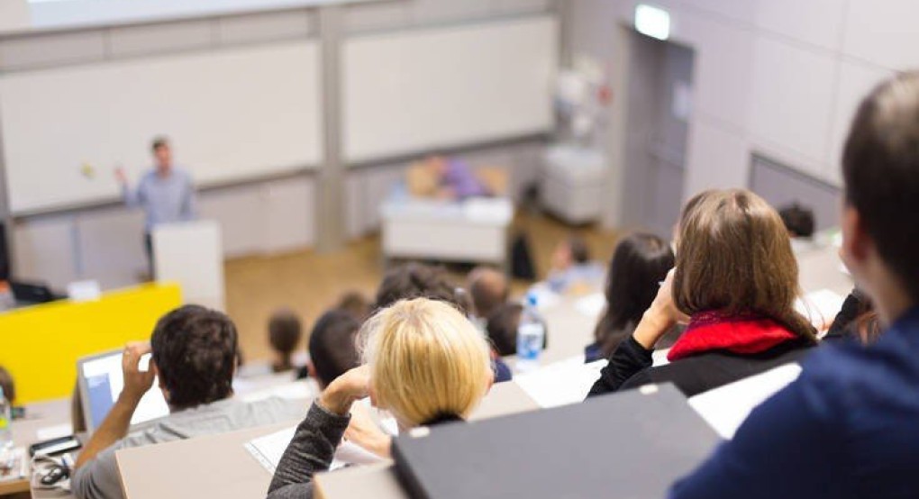  Καθηγητής στο Πανεπιστήμιο Ιωαννίνων πουλούσε τις σημειώσεις του