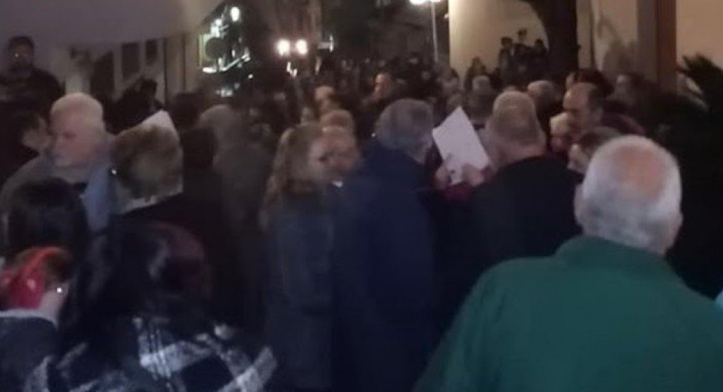 Λέσβος: Στους δρόμους ξανά οι κάτοικοι στα Λουτρά για το μεταναστευτικό 