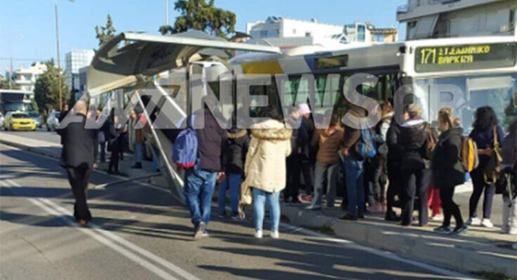  Λεωφορείο έπεσε σε στάση στη Γλυφάδα όπου περίμεναν δεκάδες πολίτες