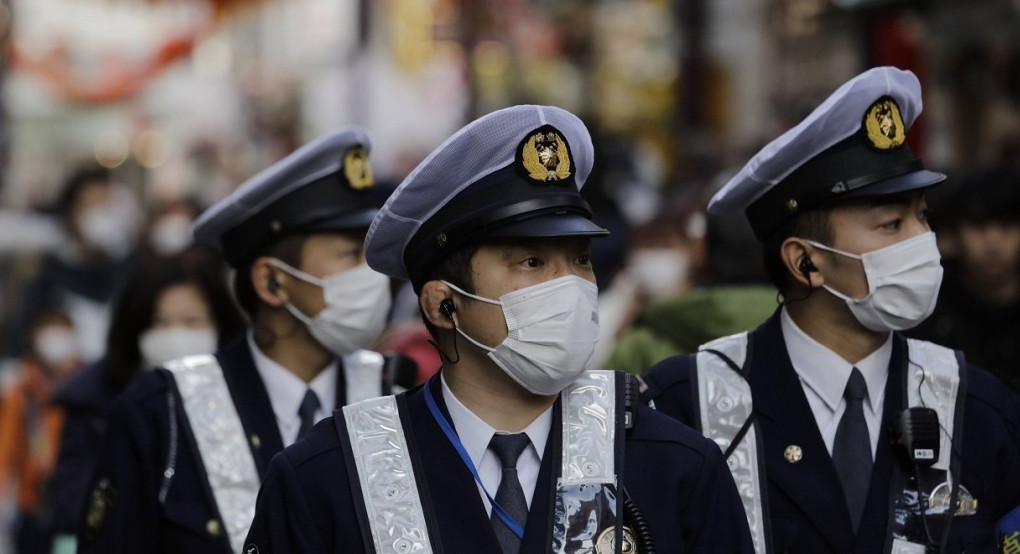 Χονγκ Κονγκ: Ληστές με την απειλή μαχαιριού αφαίρεσαν από έναν διανομέα 600 χαρτιά υγείας έξω από ένα σούπερ μάρκετ
