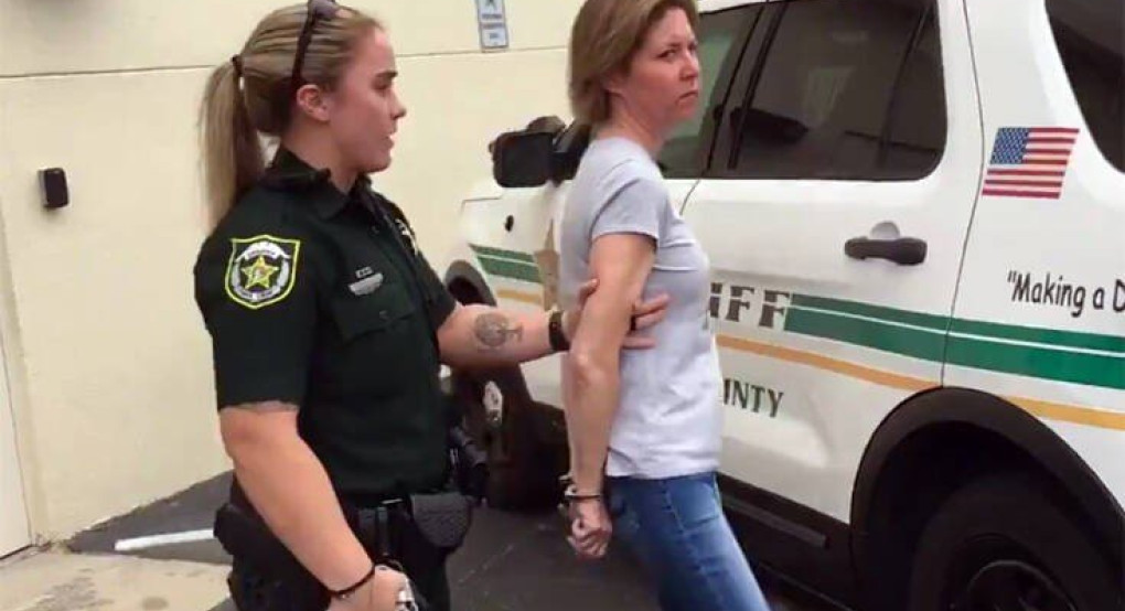 Έκλεισε το αγόρι της στη βαλίτσα, έπεσε για ύπνο και τον άφησε να πεθάνει