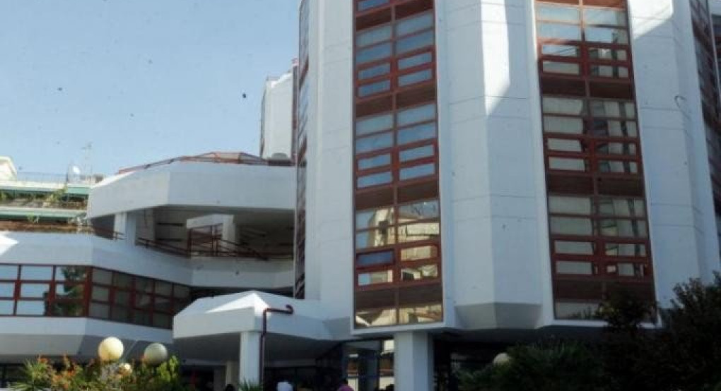 Παρέμβαση «Ρουβίκωνα» στο Πανεπιστήμιο Πειραιά για αναγόρευση επιχειρηματία σε διδάκτορα