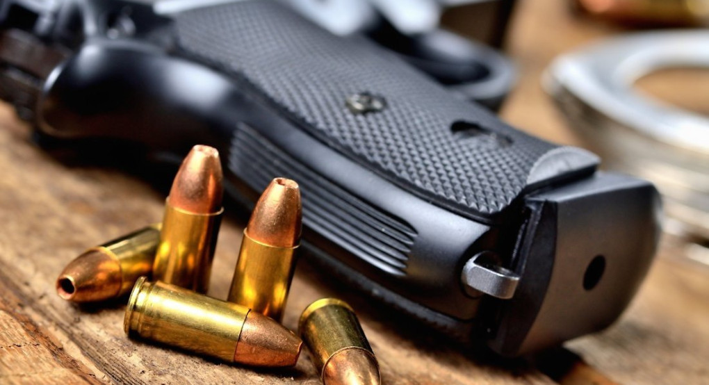 Μεγάλη γκάφα σωματοφύλακα πρώην πρωθυπουργού: Ξέχασε γεμάτο το όπλο του στην τουαλέτα αεροπλάνου