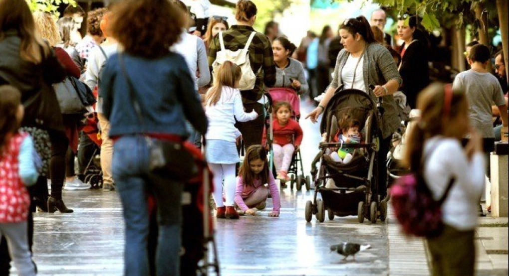 Βουλή: Ψηφίζεται σήμερα το επίδομα γέννησης ύψους 2.000 ευρώ