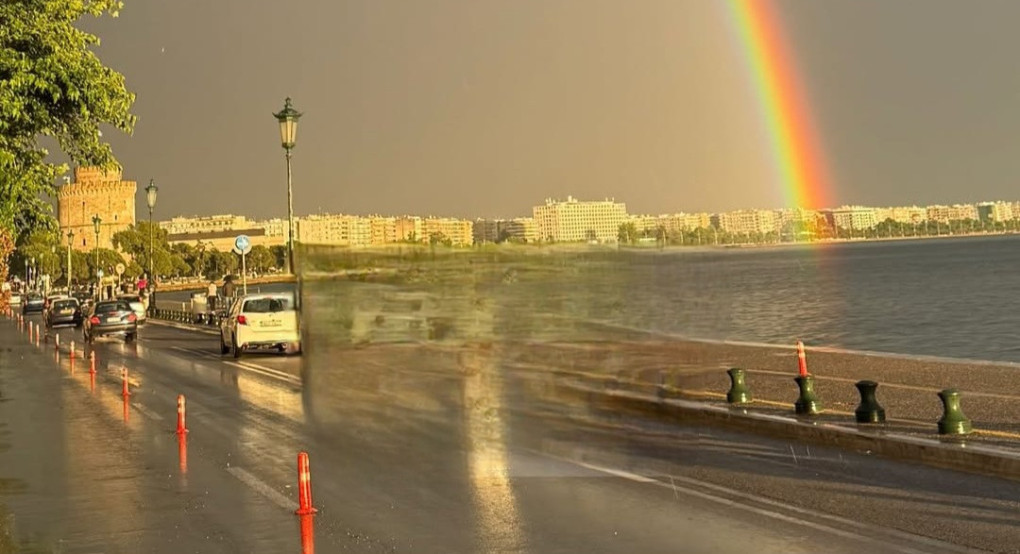 Μαγευτικό ουράνιο τόξο στη Θεσσαλονίκη