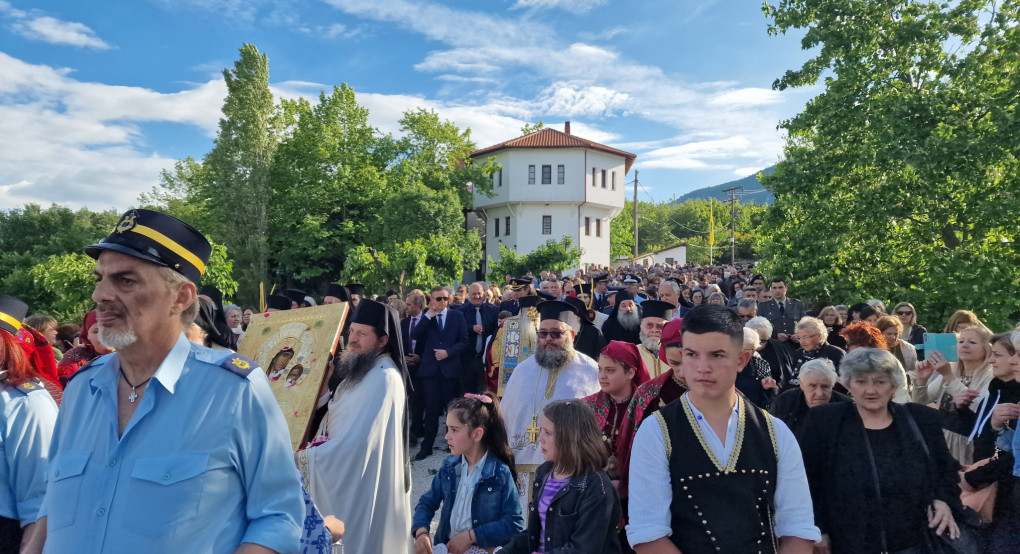 Με λαμπρότητα η υποδοχή της Ιεράς Εικόνας της Παναγίας της Βηματάρισσας στη Γρίβα Με λαμπρότητα η υποδοχή της Ιεράς Εικόνας της Παναγίας της Βηματάρισσας στη Γρίβα