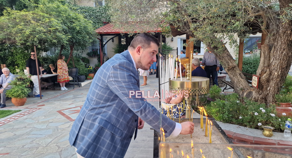 Με κατάνυξη στην Ιερά Μονή Αγίας Τριάδας ο Βαγγέλης Θωμάς Με κατάνυξη στην Ιερά Μονή Αγίας Τριάδας ο Βαγγέλης Θωμάς