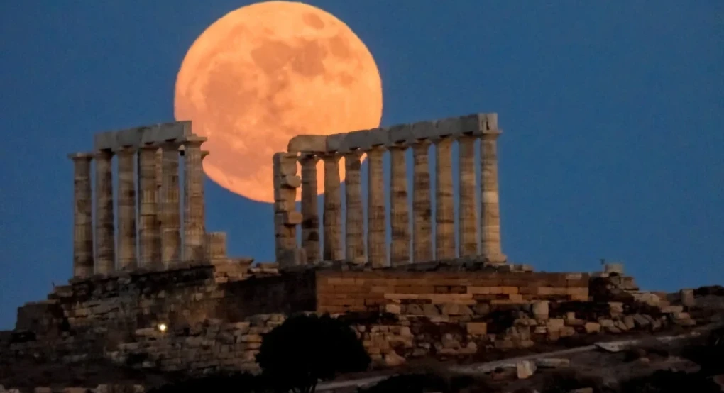 Πανσέληνος της Φράουλας: Μαγικές Στιγμές Πανσέληνος της Φράουλας: Μαγικές Στιγμές