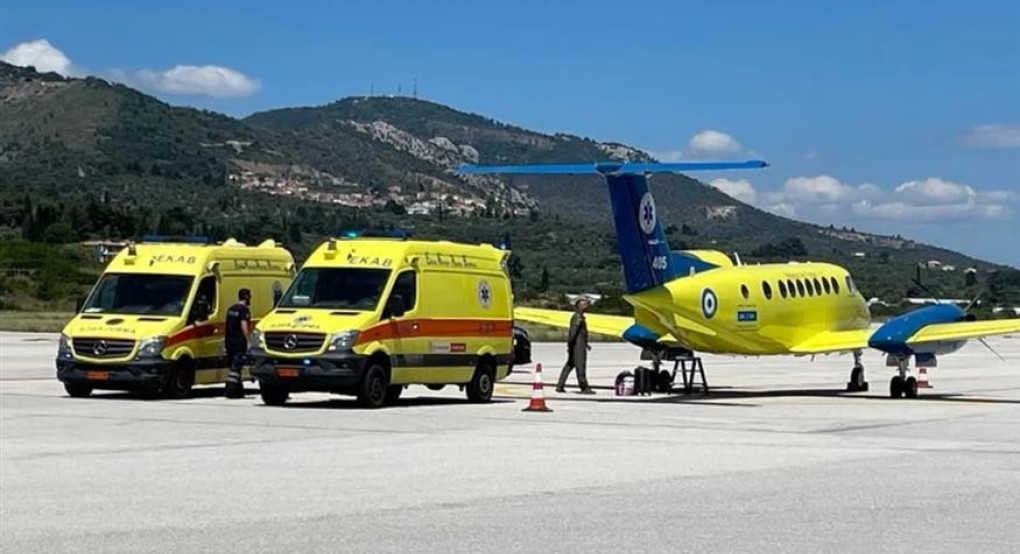 ΕΚΑΒ: Στρατιωτικός γιατρός έσωσε δύο ζωές σε Σαντορίνη και Μυτιλήνη πετώντας με αεροπλάνο ΕΚΑΒ: Στρατιωτικός γιατρός έσωσε δύο ζωές σε Σαντορίνη και Μυτιλήνη πετώντας με αεροπλάνο