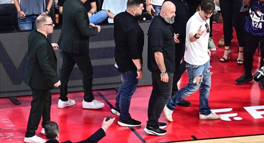 Μηδενική ανοχή, λένε από την κυβέρνηση μετά από όσα συνέβησαν στο ΣΕΦ - Ανακοινώσεις το μεσημέρι από τον Μαρινάκη Μηδενική ανοχή, λένε από την κυβέρνηση μετά από όσα συνέβησαν στο ΣΕΦ - Ανακοινώσεις το μεσημέρι από τον Μαρινάκη
