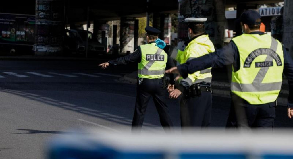 Νέος ΚΟΚ: Τι προβλέπεται πλέον για την οδήγηση με κινητό στο χέρι -Πότε το πρόστιμο φθάνει τα 4.000 ευρώ Νέος ΚΟΚ: Τι προβλέπεται πλέον για την οδήγηση με κινητό στο χέρι -Πότε το πρόστιμο φθάνει τα 4.000 ευρώ