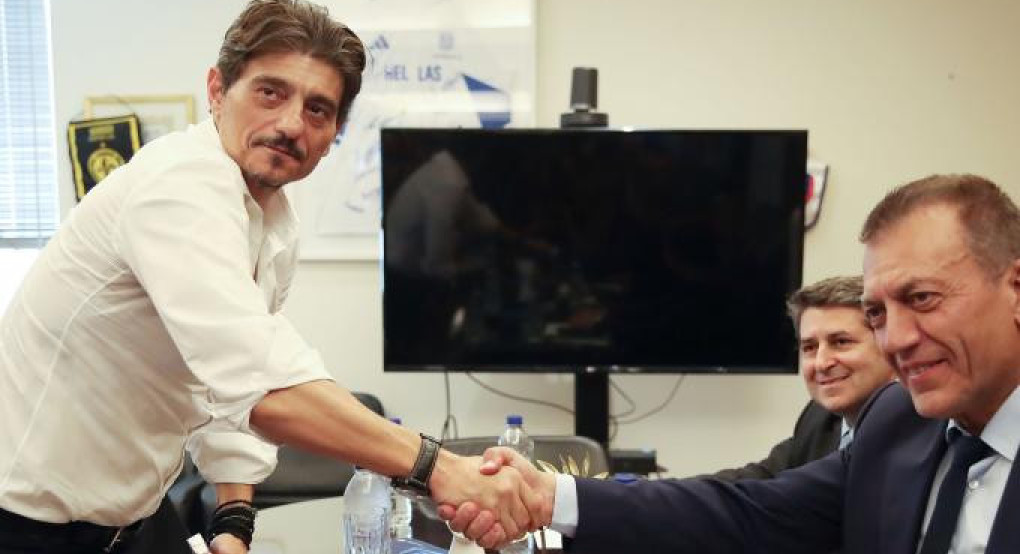 Γιαννακόπουλος κατά την αποχώρηση από το γραφείο του Βρούτση: «Όλα πήγαν καλά, το πρωτάθλημα θα συνεχιστεί» Γιαννακόπουλος κατά την αποχώρηση από το γραφείο του Βρούτση: «Όλα πήγαν καλά, το πρωτάθλημα θα συνεχιστεί»