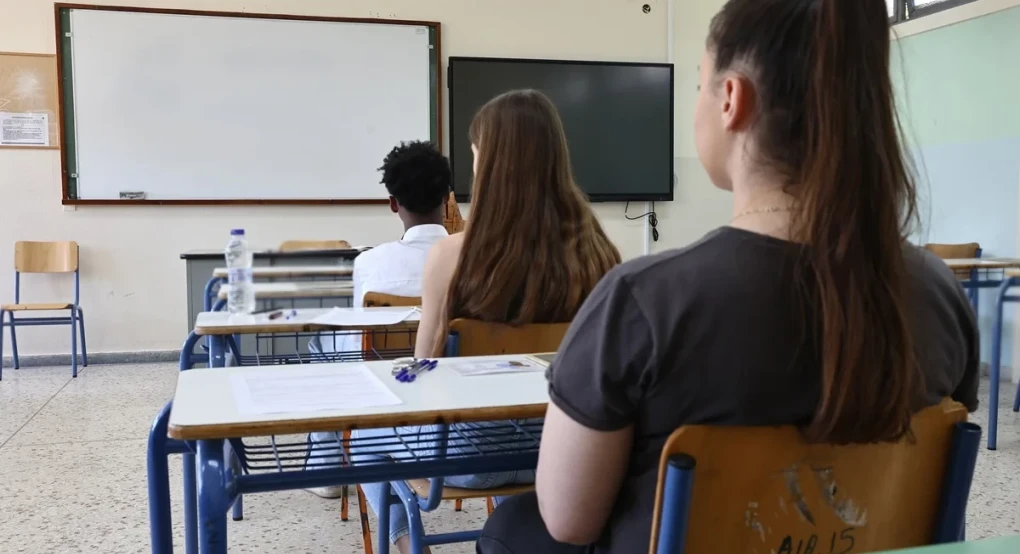 Πανελλαδικές 2025: Το πρόγραμμα και τα εξεταστικά κέντρα – Τι ισχύει με τα κινητά τηλέφωνα Πανελλαδικές 2025: Το πρόγραμμα και τα εξεταστικά κέντρα – Τι ισχύει με τα κινητά τηλέφωνα