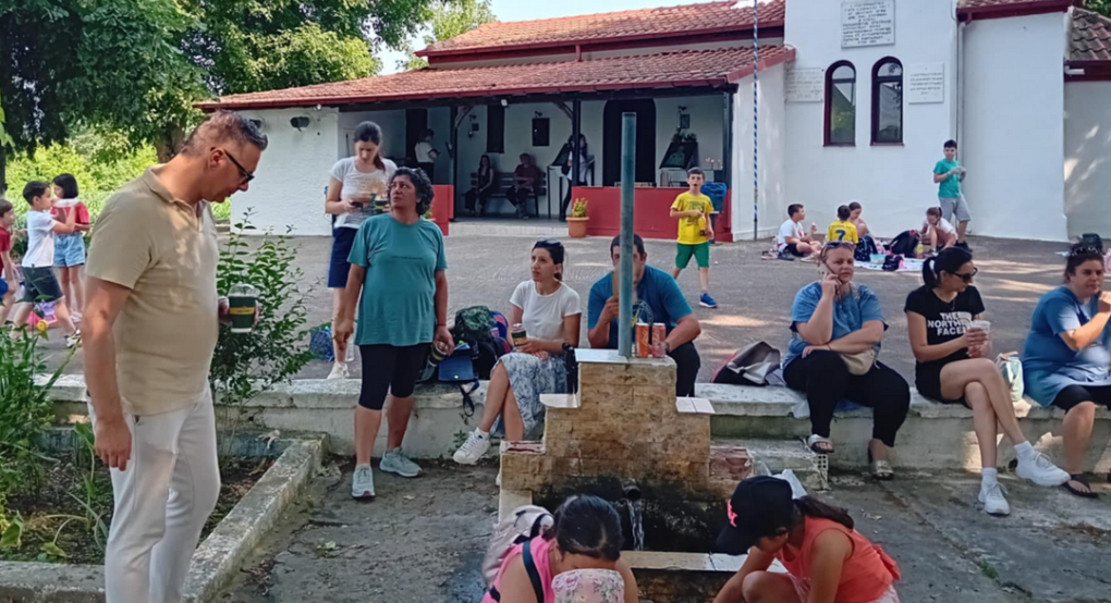 Κρύα Βρύση/1ο Δημοτικό: Με "περισυλλογή και αγάπη" έως το Εκκλησάκι του Αγίου Νικολάου Κρύα Βρύση/1ο Δημοτικό: Με "περισυλλογή και αγάπη" έως το Εκκλησάκι του Αγίου Νικολάου