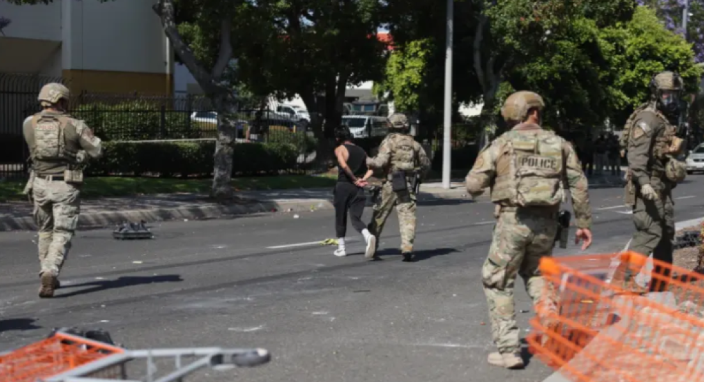 Χάος στο Λος Άντζελες: Ο Τραμπ βγάζει την Εθνοφρουρά στους δρόμους