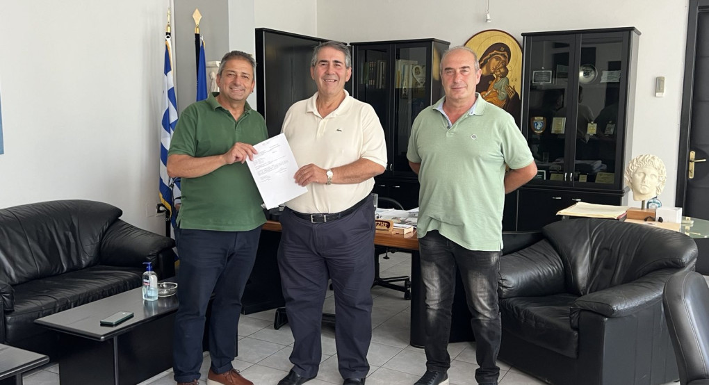 Παραχώρηση έκτασης γηπέδου Μεγαπλατάνου από την Περιφερειακή Ενότητα Πέλλας στον Δήμο Αλμωπίας Παραχώρηση έκτασης γηπέδου Μεγαπλατάνου από την Περιφερειακή Ενότητα Πέλλας στον Δήμο Αλμωπίας