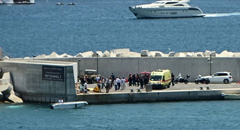 «Αν έπεφτε 15 μέτρα πιο δίπλα, θα είχαμε μεγάλη έκρηξη»: Τα σενάρια για την πτώση του ελικοπτέρου στη Βουλιαγμένη «Αν έπεφτε 15 μέτρα πιο δίπλα, θα είχαμε μεγάλη έκρηξη»: Τα σενάρια για την πτώση του ελικοπτέρου στη Βουλιαγμένη