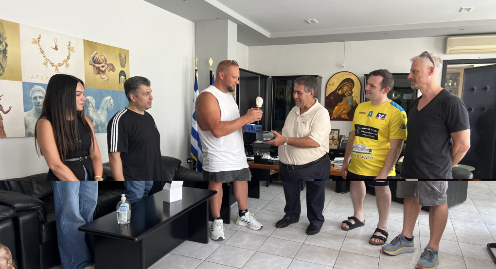 Αντιπροσωπεία της ομάδας Χάντμπολ SC PFORZHEIM στον Αντιπεριφερειάρχη Πέλλας Αντιπροσωπεία της ομάδας Χάντμπολ SC PFORZHEIM στον Αντιπεριφερειάρχη Πέλλας