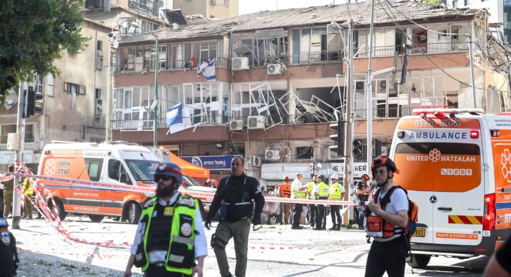 Ομοβροντία πυραύλων από το Ιράν κατά του Ισραήλ, χτυπήθηκε νοσοκομείο Ομοβροντία πυραύλων από το Ιράν κατά του Ισραήλ, χτυπήθηκε νοσοκομείο
