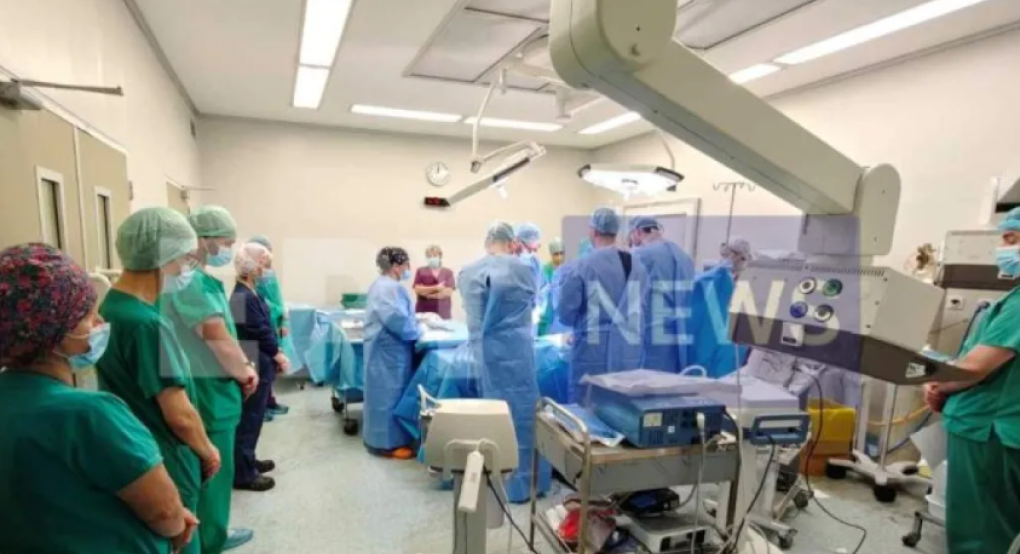 Ρίγη: Οι γιατροί τιμούν τον 14χρονο πριν τη λήψη των οργάνων του Ρίγη: Οι γιατροί τιμούν τον 14χρονο πριν τη λήψη των οργάνων του