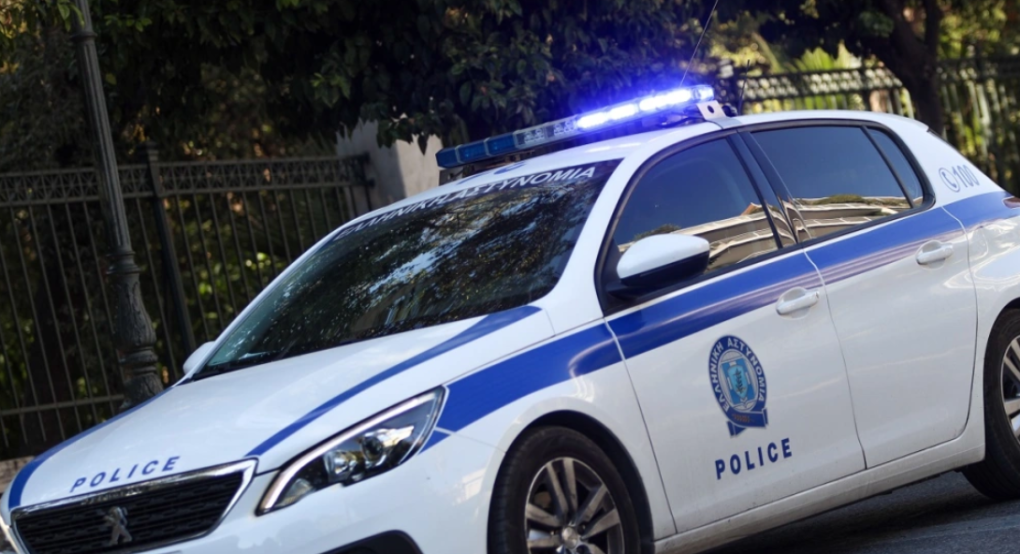 Σέρρες: "Μπούκαραν" σε κατάστημα και άρπαξαν ρουχισμό και αξεσουάρ Σέρρες: "Μπούκαραν" σε κατάστημα και άρπαξαν ρουχισμό και αξεσουάρ