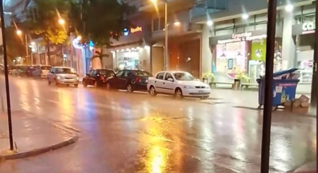 Γιαννιτσά: Ξαφνική καταρρακτώδης βροχή με δυνατές αστραπές! Γιαννιτσά: Ξαφνική καταρρακτώδης βροχή με δυνατές αστραπές!