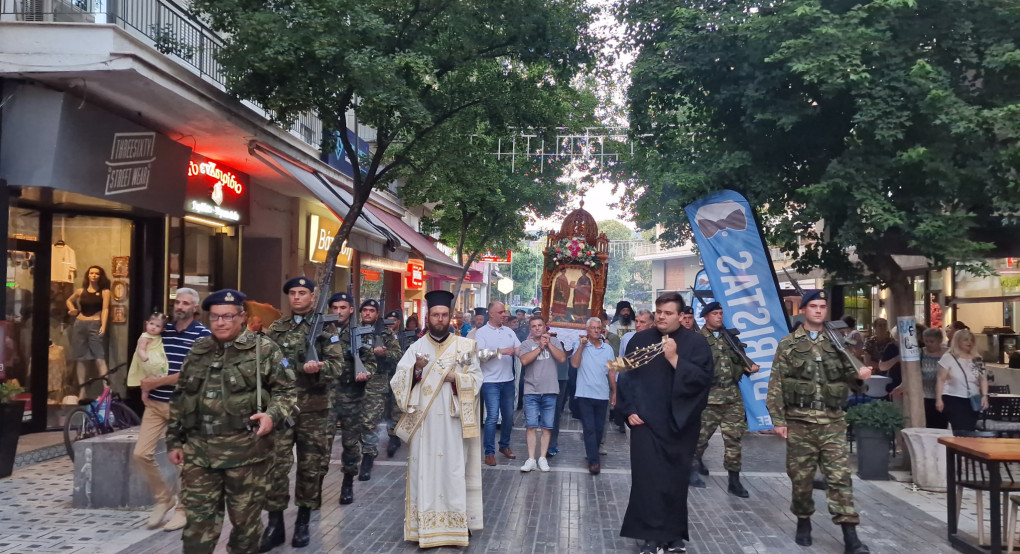 Έδεσσα: Πανηγυρικός Εσπερινός και Πανδήμη Λιτανεία στους δρόμους της πόλης – Η Έδεσσα τίμησε με λαμπρότητα τους Αγίους Αναργύρους Έδεσσα: Πανηγυρικός Εσπερινός και Πανδήμη Λιτανεία στους δρόμους της πόλης – Η Έδεσσα τίμησε με λαμπρότητα τους Αγίους Αναργύρους