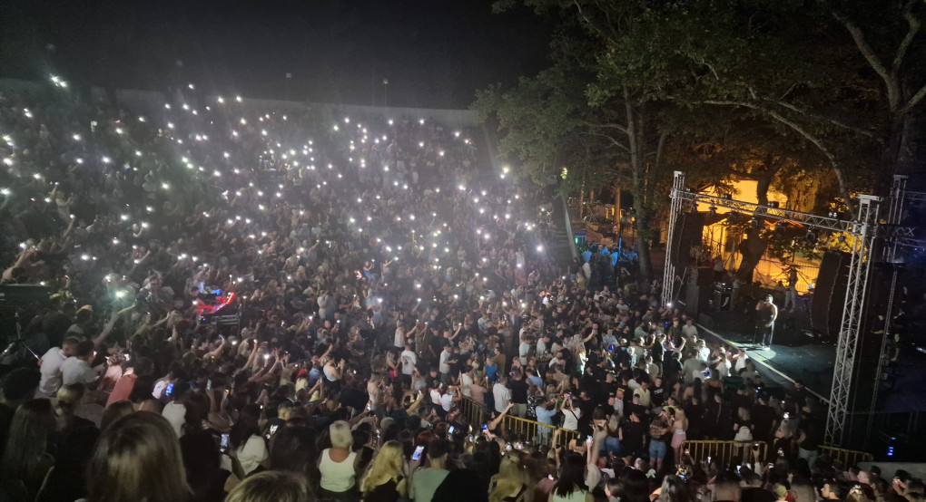Μαγική βραδιά στην Έδεσσα: Sold out η συναυλία του Θοδωρή Φέρρη στη Γαβαλιώτισσα Μαγική βραδιά στην Έδεσσα: Sold out η συναυλία του Θοδωρή Φέρρη στη Γαβαλιώτισσα