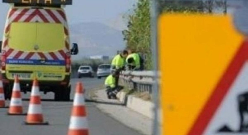 Εργασίες τοποθέτησης στηθαίων στην Περιφερειακή Οδό Θεσσαλονίκης από την ΠΚΜ Εργασίες τοποθέτησης στηθαίων στην Περιφερειακή Οδό Θεσσαλονίκης από την ΠΚΜ