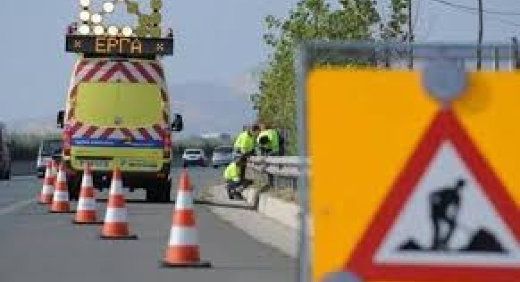 Εργασίες οριζόντιας σήμανσης σε διάφορα σημεία του εθνικού και επαρχιακού οδικού δικτύου από την ΠKM Εργασίες οριζόντιας σήμανσης σε διάφορα σημεία του εθνικού και επαρχιακού οδικού δικτύου από την ΠKM