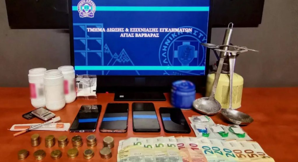 «Supermarket» ναρκωτικών στην Αγία Βαρβάρα – Τραυματισμός αστυνομικού κατά την έφοδο «Supermarket» ναρκωτικών στην Αγία Βαρβάρα – Τραυματισμός αστυνομικού κατά την έφοδο