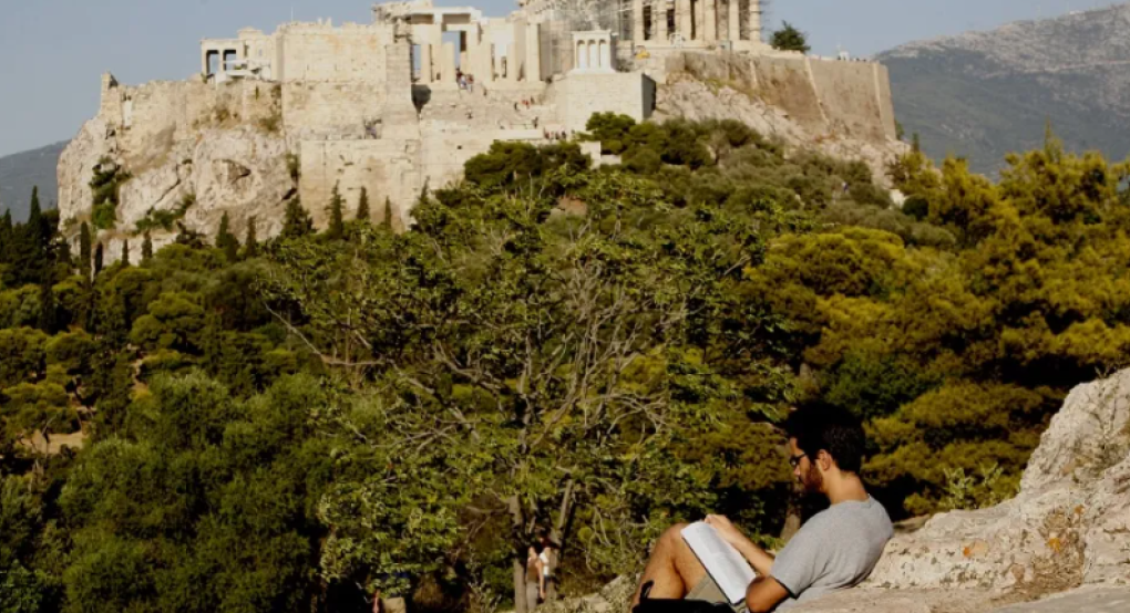 Οι 6 στους 10 νέους θεωρούν ότι η δημοκρατία στην Ελλάδα απειλείται Οι 6 στους 10 νέους θεωρούν ότι η δημοκρατία στην Ελλάδα απειλείται