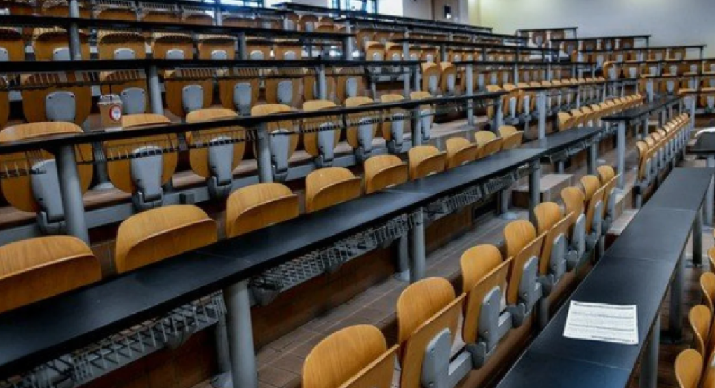 Τελευταία ευκαιρία να πάρουν πτυχίο οι «αιώνιοι» φοιτητές Τελευταία ευκαιρία να πάρουν πτυχίο οι «αιώνιοι» φοιτητές