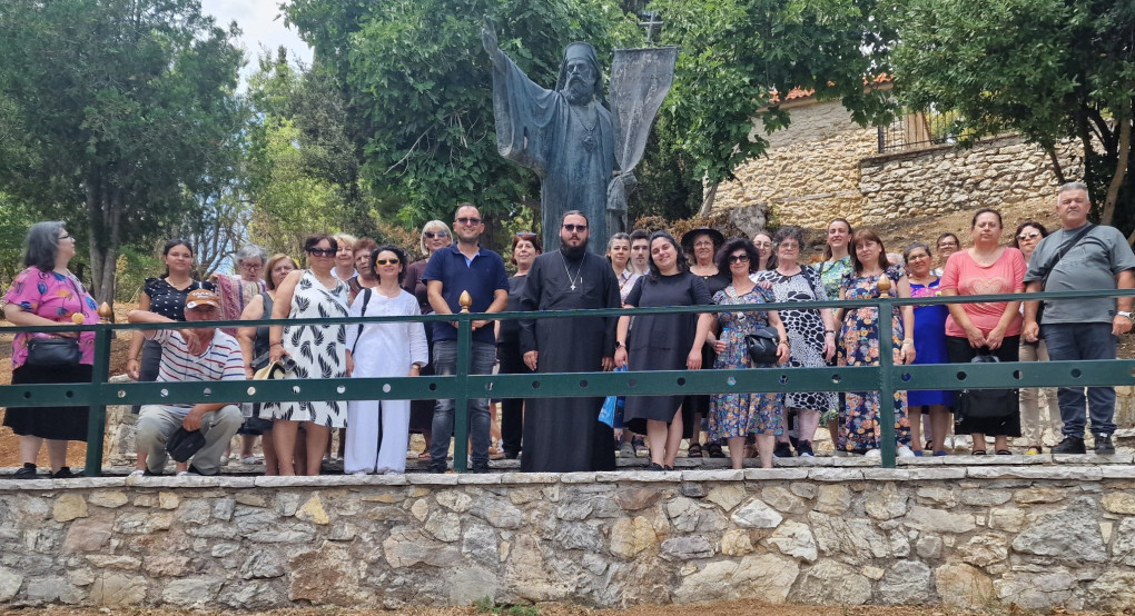 Επίσκεψη της Ενορίας Αγίων Κωνσταντίνου και Ελένης Γιαννιτσών στην Ιερά Μονή Αγίας Λαύρας Καλαβρύτων Επίσκεψη της Ενορίας Αγίων Κωνσταντίνου και Ελένης Γιαννιτσών στην Ιερά Μονή Αγίας Λαύρας Καλαβρύτων
