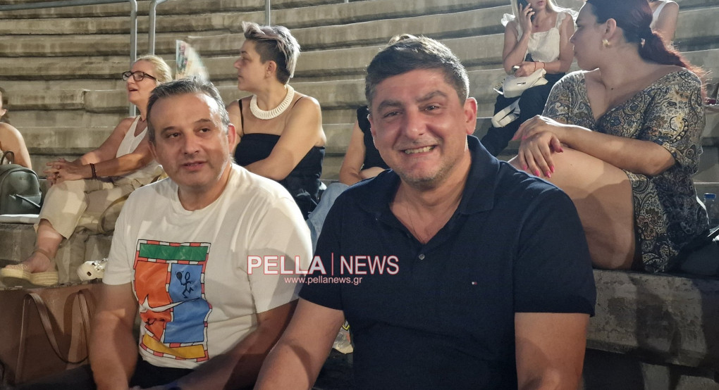 Μαζί στο θέατρο ο Δήμαρχος Πέλλας Στάθης Φουντουκίδης και ο υποψήφιος πρόεδρος του Δικηγορικού Συλλόγου Αλέξης Βλάχος Μαζί στο θέατρο ο Δήμαρχος Πέλλας Στάθης Φουντουκίδης και ο υποψήφιος πρόεδρος του Δικηγορικού Συλλόγου Αλέξης Βλάχος