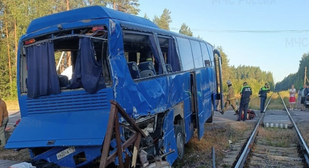 Τραγωδία στη Ρωσία: Δύο νεκροί και δέκα τραυματίες από σύγκρουση λεωφορείου με τρένο Τραγωδία στη Ρωσία: Δύο νεκροί και δέκα τραυματίες από σύγκρουση λεωφορείου με τρένο