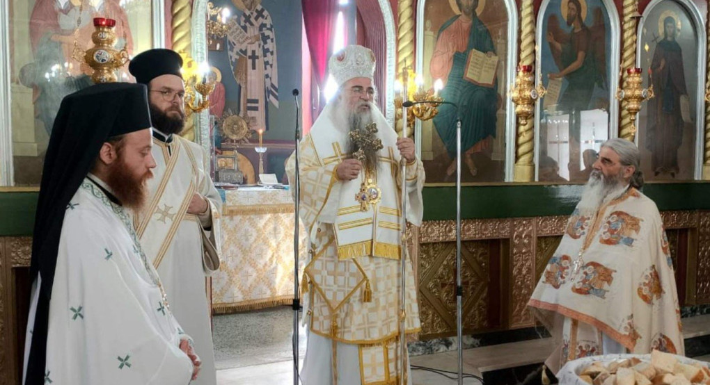 Αριχιερατική Θεία Λειτουργία στον Άγιο Λουκά Γιαννιτσών Αριχιερατική Θεία Λειτουργία στον Άγιο Λουκά Γιαννιτσών